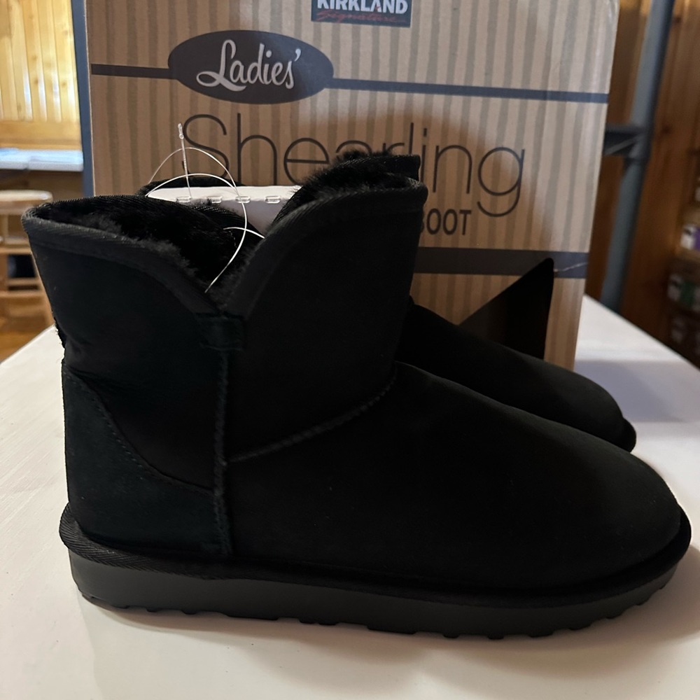 Kirkland signature ladies Shirling boots